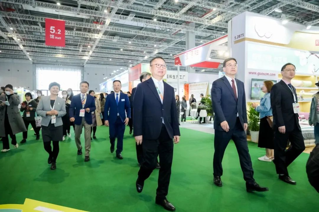 力為華夏添錦繡，織就神州好生活！2023中國紡聯(lián)春季聯(lián)展開幕式暨棉紡消費(fèi)季活動(dòng)啟動(dòng)儀式舉行