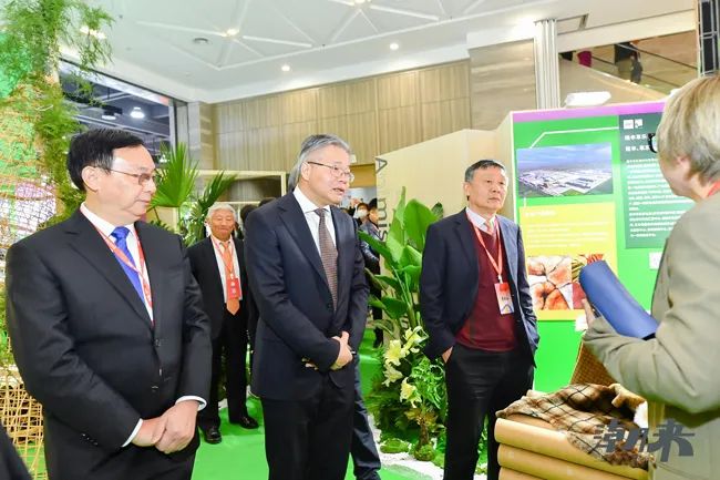 躍新永續(xù) 生態(tài)時(shí)尚--2023海寧中國(guó)國(guó)際皮革毛皮時(shí)裝面輔料展，匯聚可持續(xù)發(fā)展潮力量