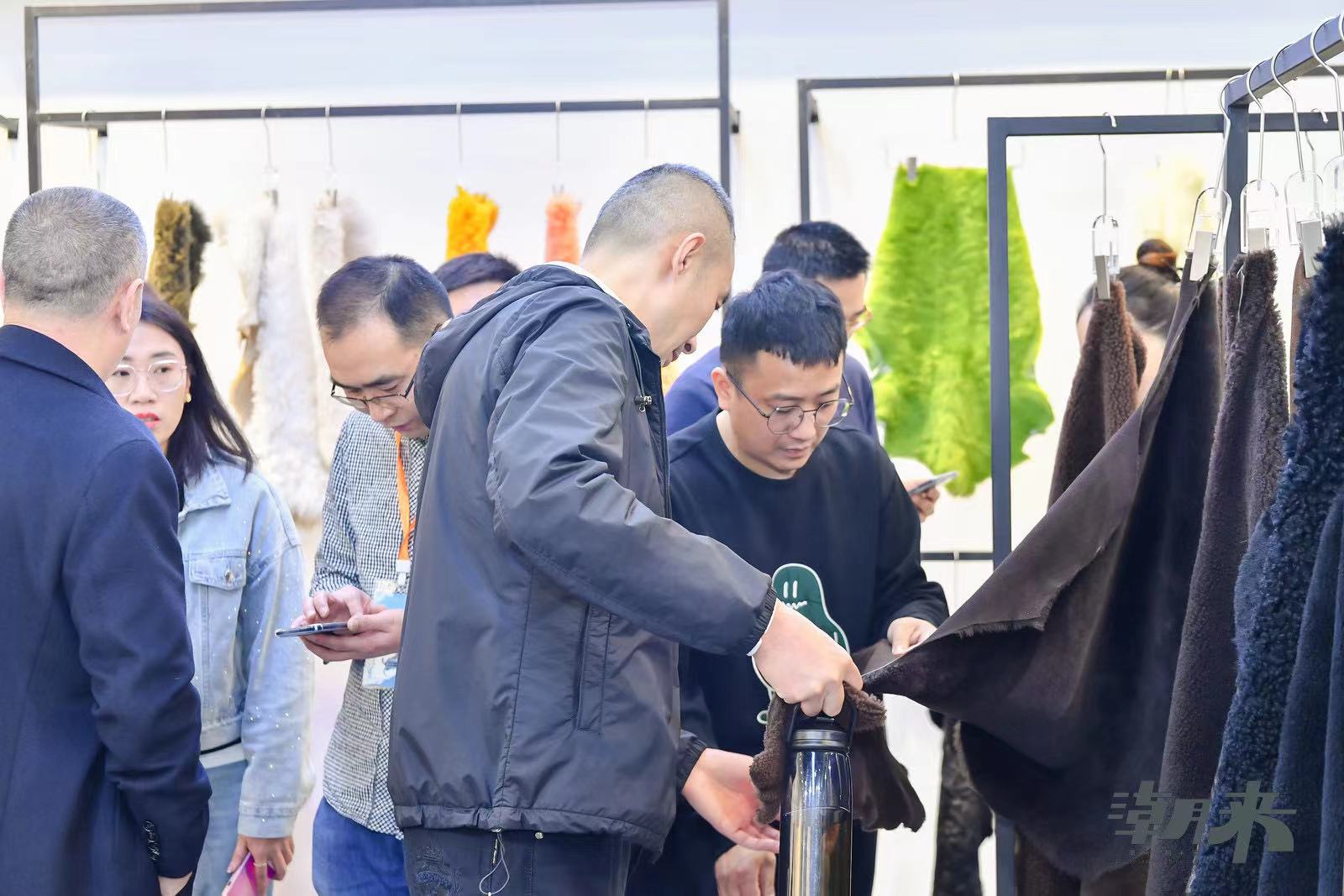 躍新永續(xù) 生態(tài)時(shí)尚--2023海寧中國(guó)國(guó)際皮革毛皮時(shí)裝面輔料展，匯聚可持續(xù)發(fā)展潮力量