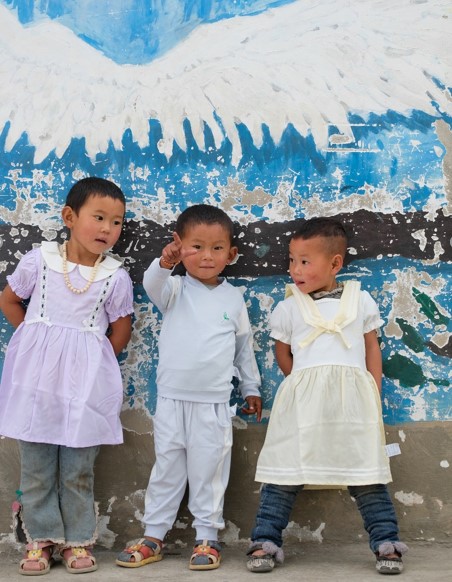 益路攜手 守護(hù)未來 蘭精纖維向愛慕公益基金會捐贈愛心物品