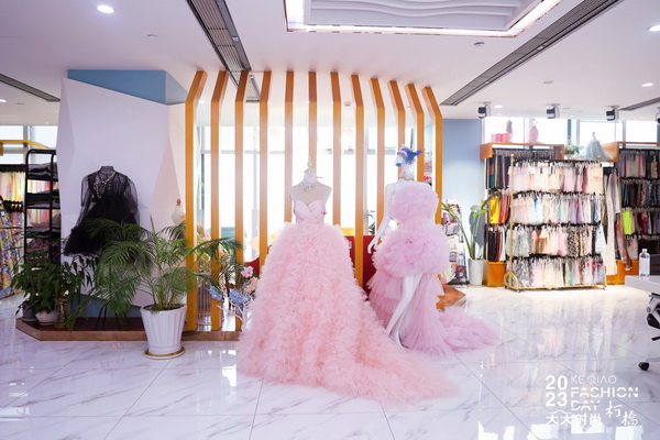 精準(zhǔn)對(duì)接，暢談合作！經(jīng)緯大師梁宇走進(jìn)柯橋面料企業(yè)