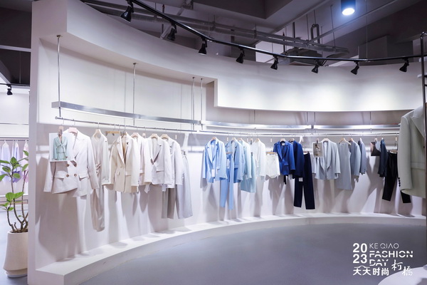 精準(zhǔn)對(duì)接，暢談合作！經(jīng)緯大師梁宇走進(jìn)柯橋面料企業(yè)