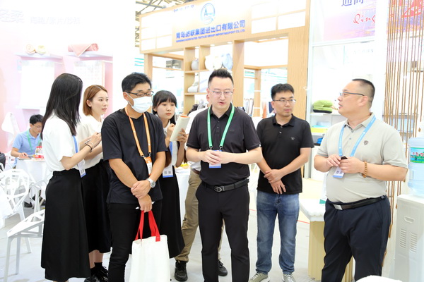 山東292家企業(yè)齊聚31屆華交會，青島家紡展團大放異彩