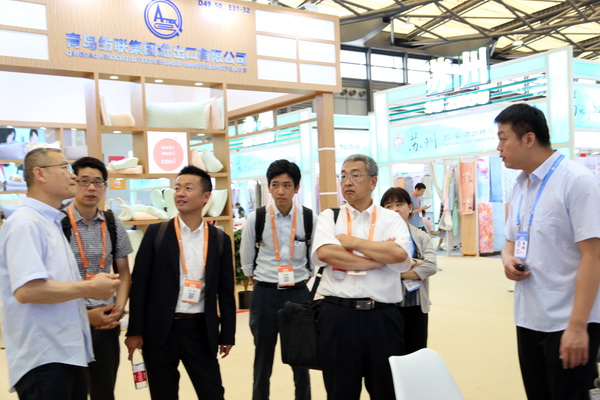 山東292家企業(yè)齊聚31屆華交會，青島家紡展團大放異彩