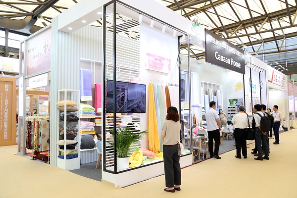 山東292家企業(yè)齊聚31屆華交會，青島家紡展團大放異彩