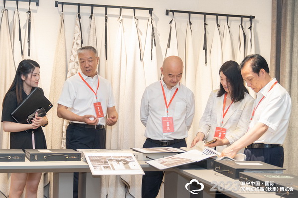 &ldquo;智造讓家更美好&rdquo;--2023海寧中國&middot;國際家用紡織品（秋季）博覽會(huì)在浙江海寧許村鎮(zhèn)&middot;海寧中國家紡城盛大開幕。