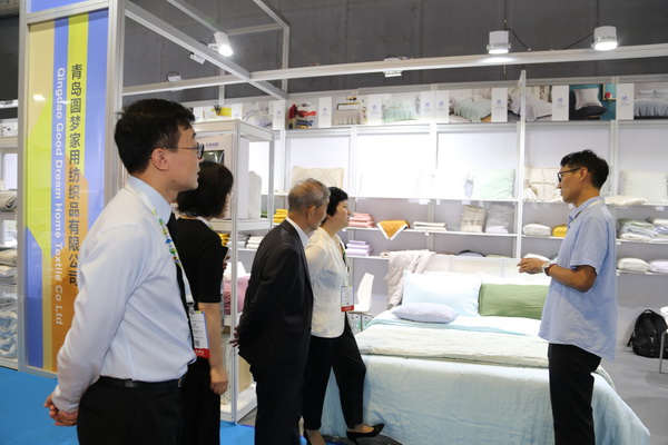 青島新銳家紡品牌展位并給與肯定