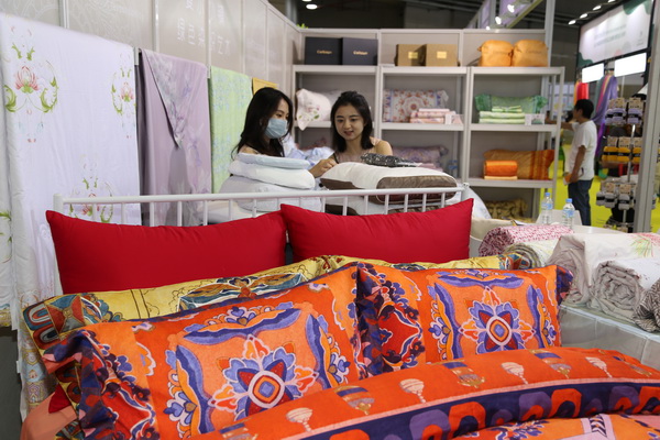 青島新銳家紡品牌展位并給與肯定