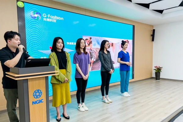 石墨烯紡織產(chǎn)業(yè)論壇暨&ldquo;烯創(chuàng)未來&rdquo;中國（寧波）創(chuàng)業(yè)創(chuàng)新大賽方案發(fā)布、寧波尚烯科技有限公司開業(yè)慶典系列活動在寧波市鎮(zhèn)海區(qū)九龍湖鎮(zhèn)國家石墨烯創(chuàng)新中心圓滿舉行。