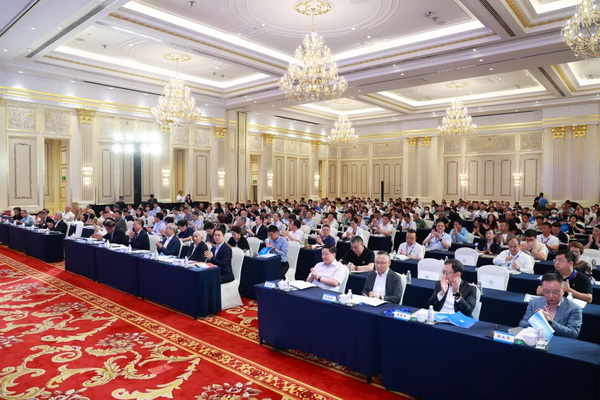 中國紡聯(lián)五屆二次理事擴大會暨五屆三次常務(wù)理事擴大會在上海召開