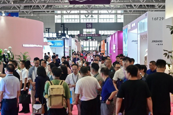 多元時尚、燃爆灣區(qū)！FS深圳國際服裝供應(yīng)鏈博覽會、深圳原創(chuàng)時裝周、PV深圳展盛大啟幕