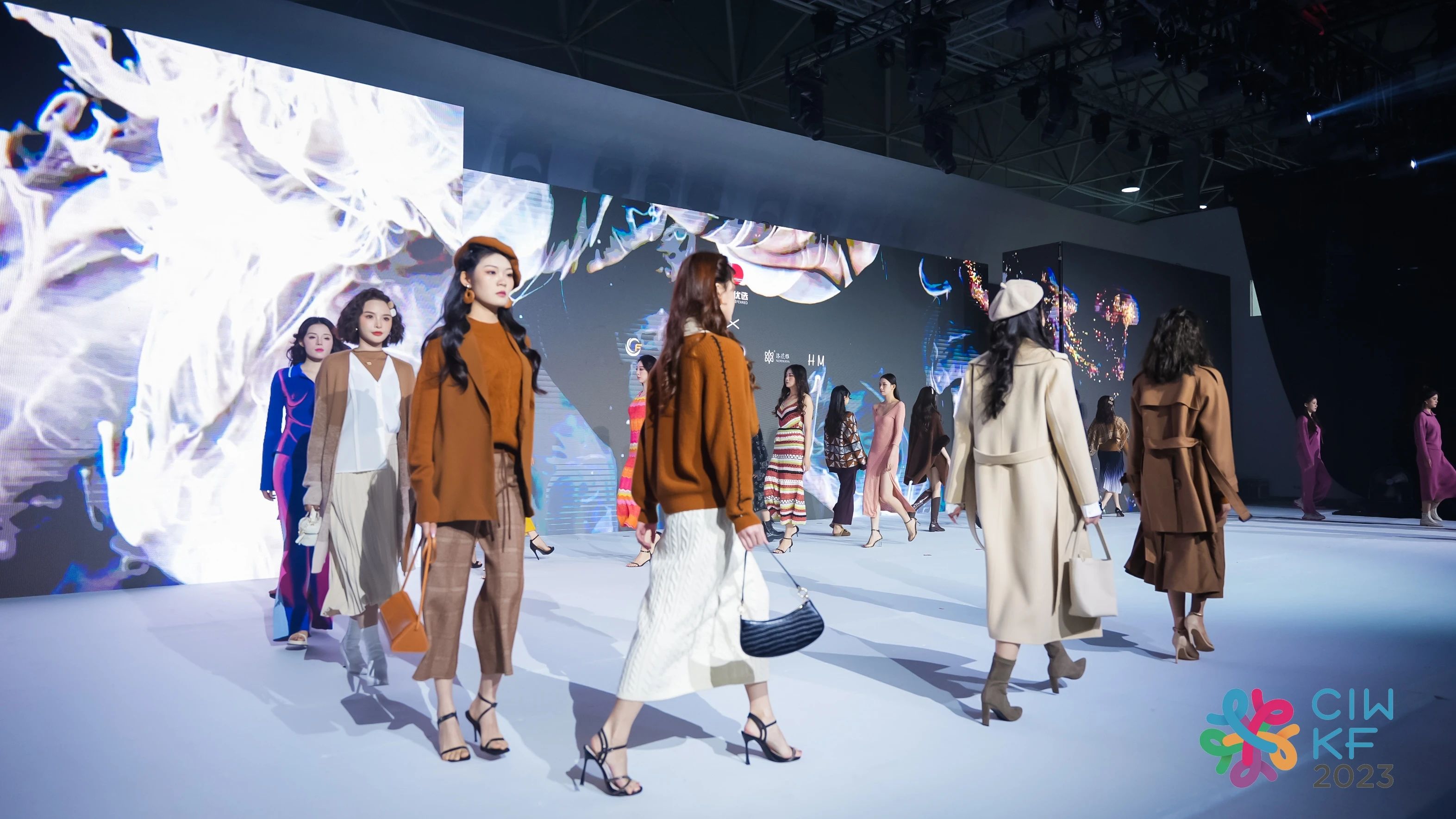 6萬人次入場，意向成交額32億元！第20屆&ldquo;織交會&rdquo;完美收官