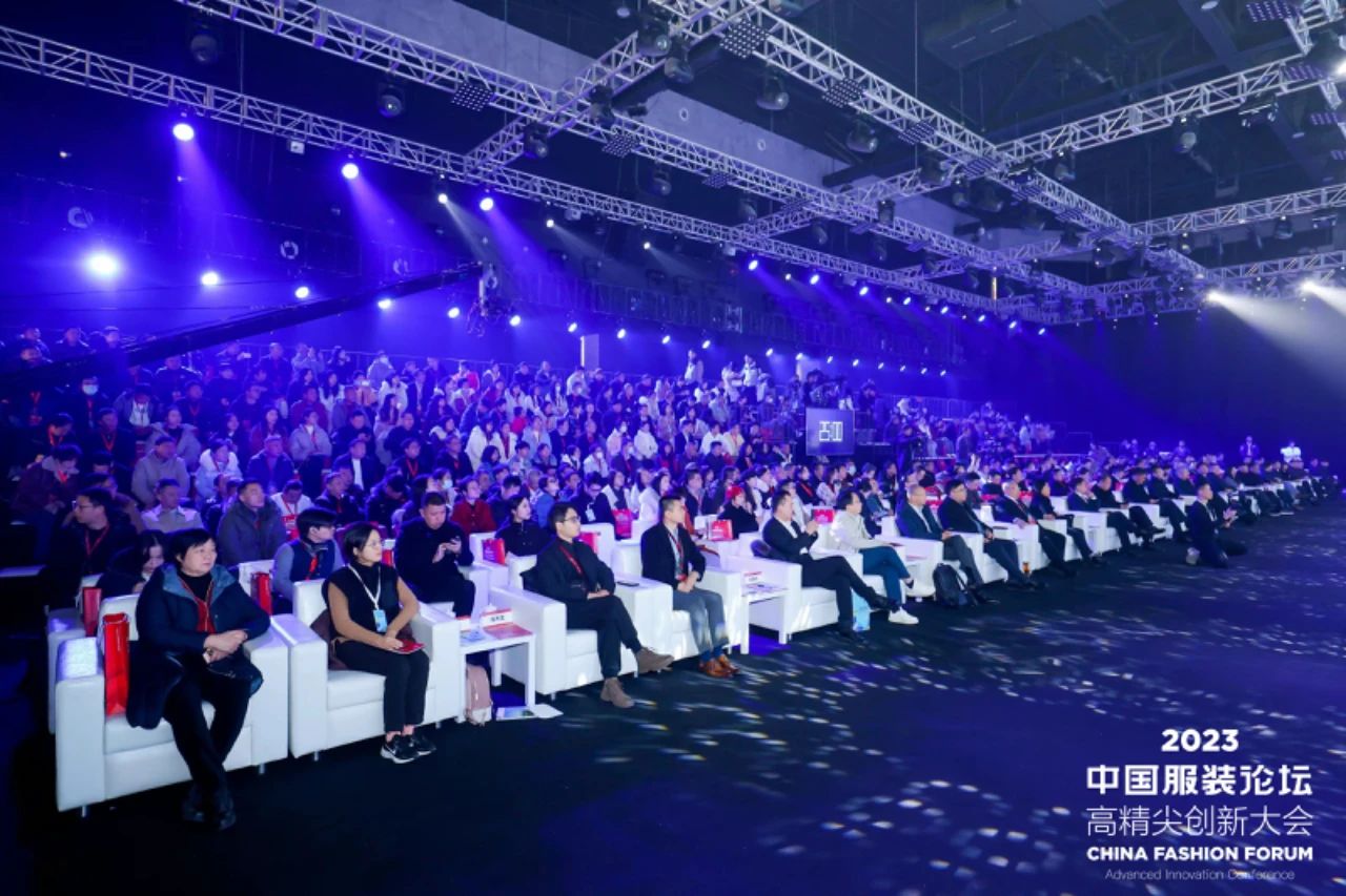 長(zhǎng)征源頭啟新程2023中國(guó)服裝論壇高精尖創(chuàng)新大會(huì)重溫來(lái)路再出發(fā)！