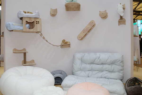 眾地家紡發(fā)力寵物用品，華交會(huì)上倍受關(guān)注