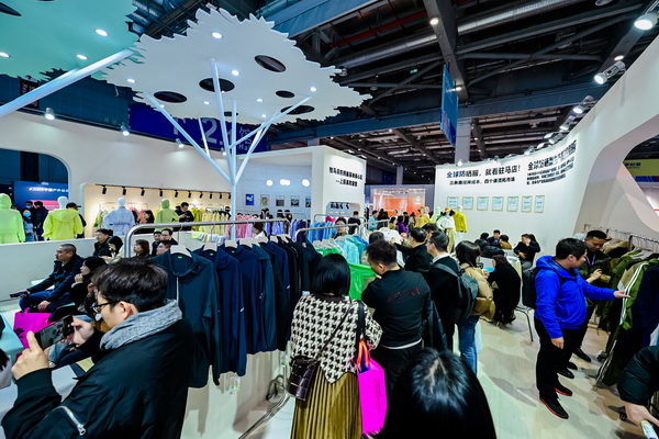 全球防曬服 就看駐馬店&mdash;&mdash;駐馬店防曬服基地驚艷亮相中國(guó)國(guó)際服飾博覽會(huì)