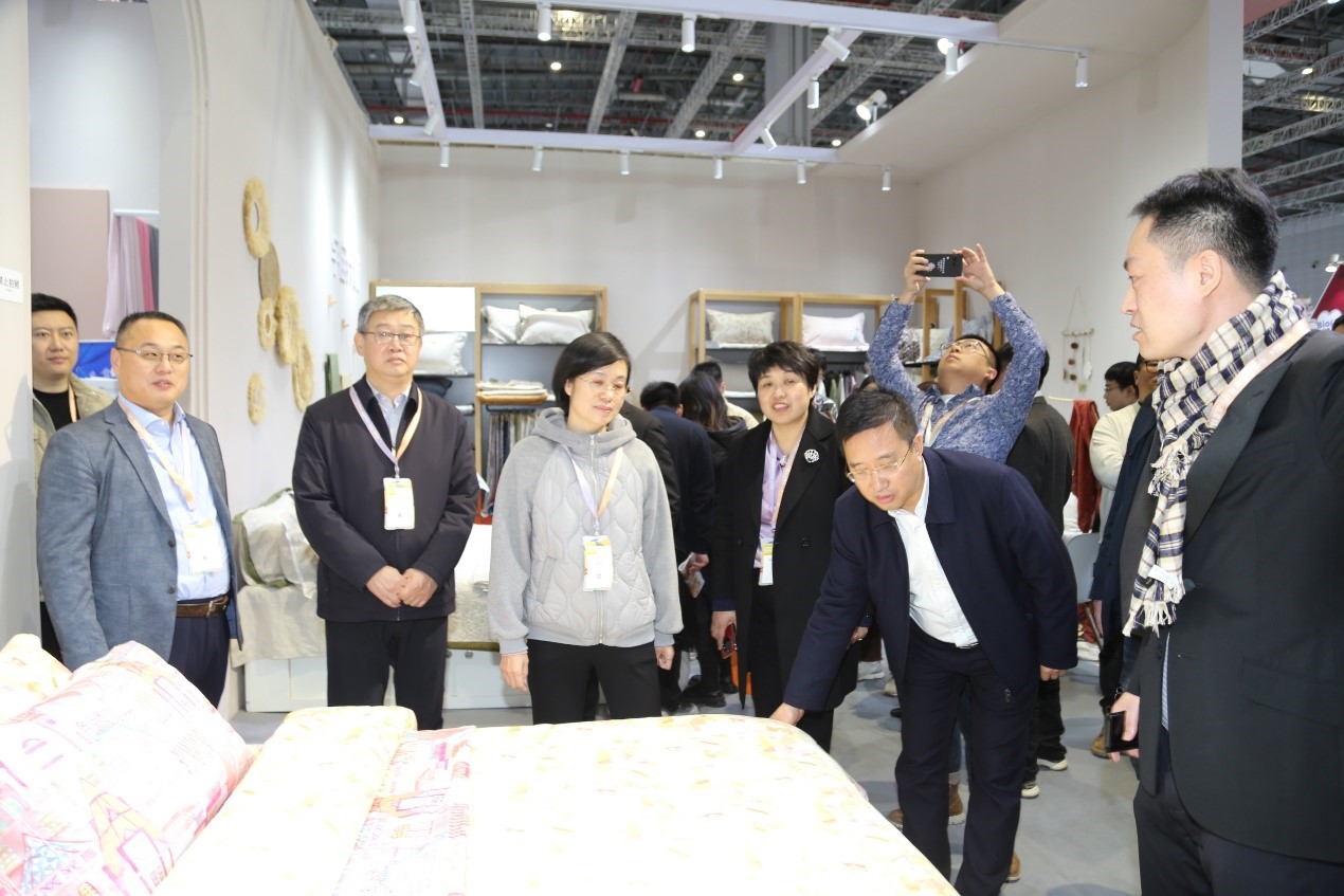 青島組團參加intertextile家紡展，副市長趙燕一行蒞臨考察