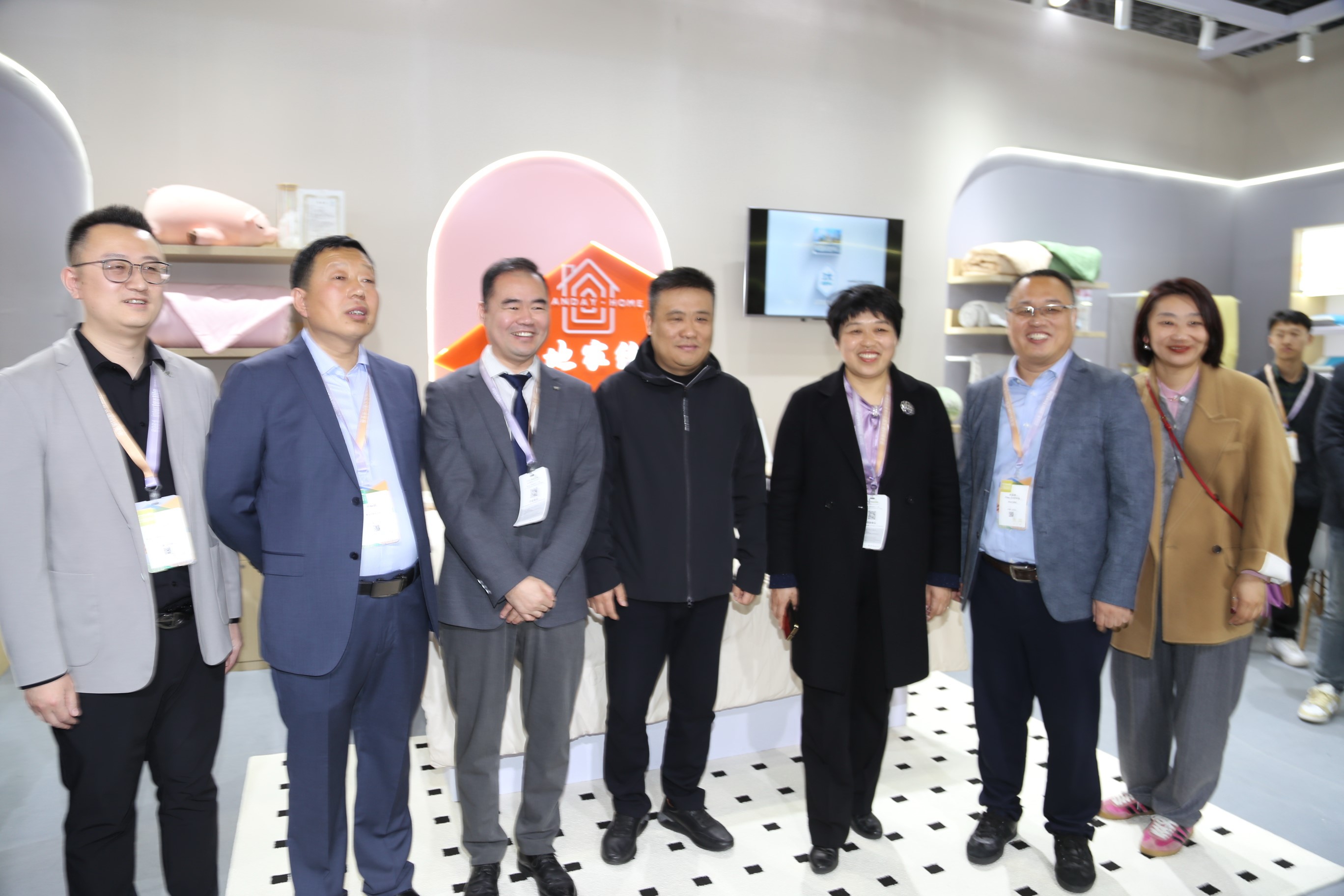  青島組團參加intertextile家紡展，副市長趙燕一行蒞臨考察