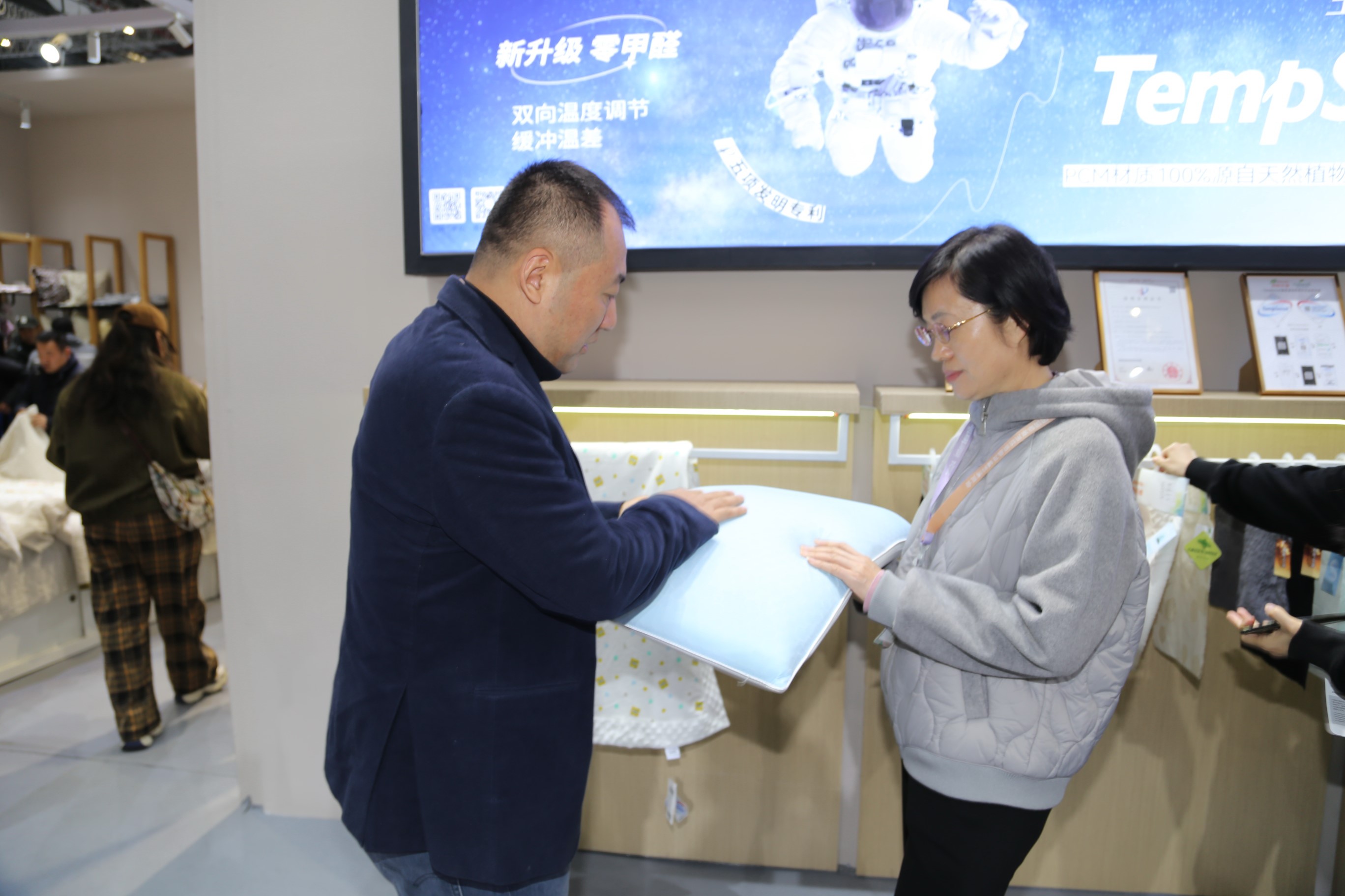 青島組團參加intertextile家紡展，副市長趙燕一行蒞臨考察