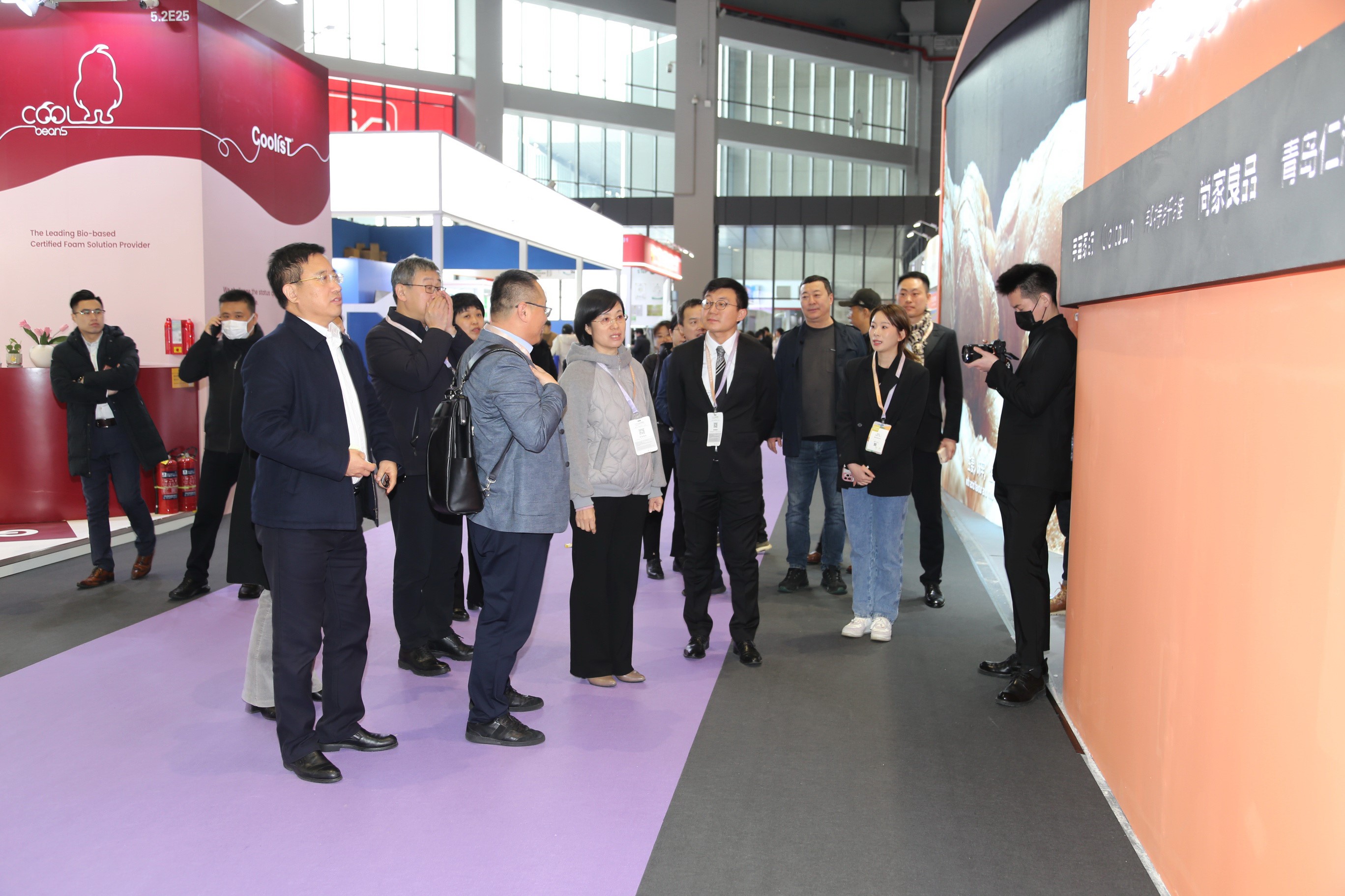 青島組團參加intertextile家紡展，副市長趙燕一行蒞臨考察