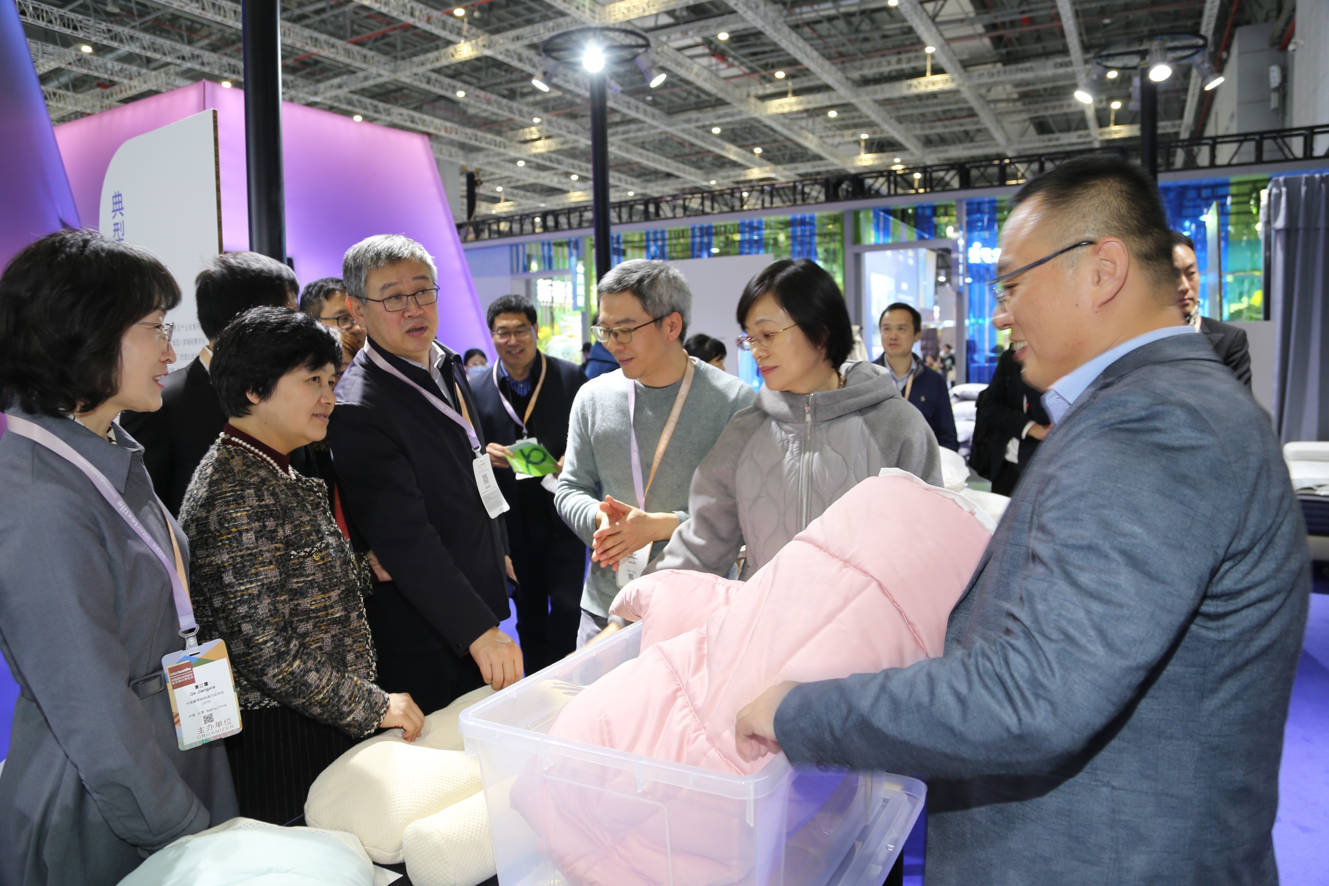 青島組團參加intertextile家紡展，副市長趙燕一行蒞臨考察