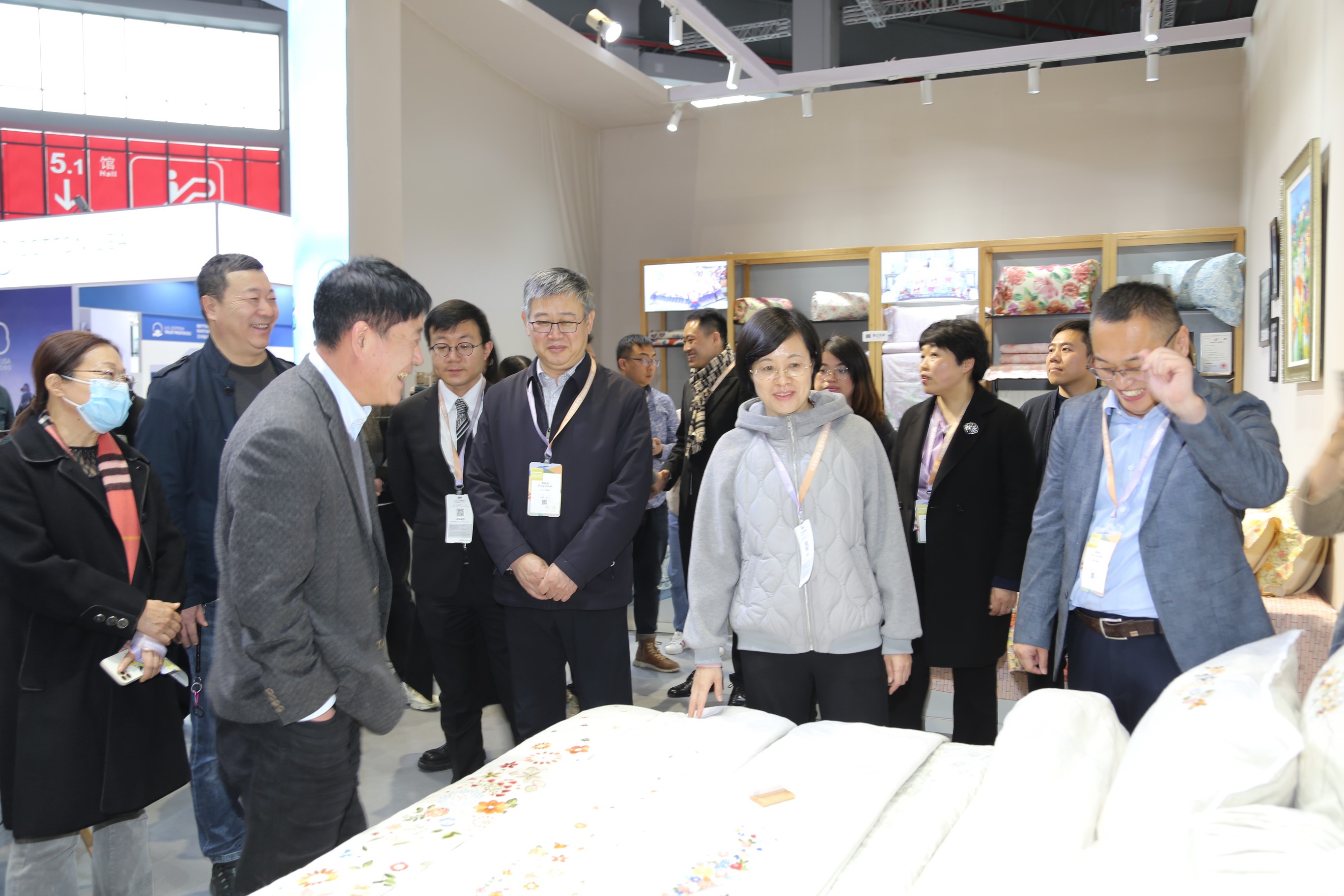 青島組團參加intertextile家紡展，副市長趙燕一行蒞臨考察