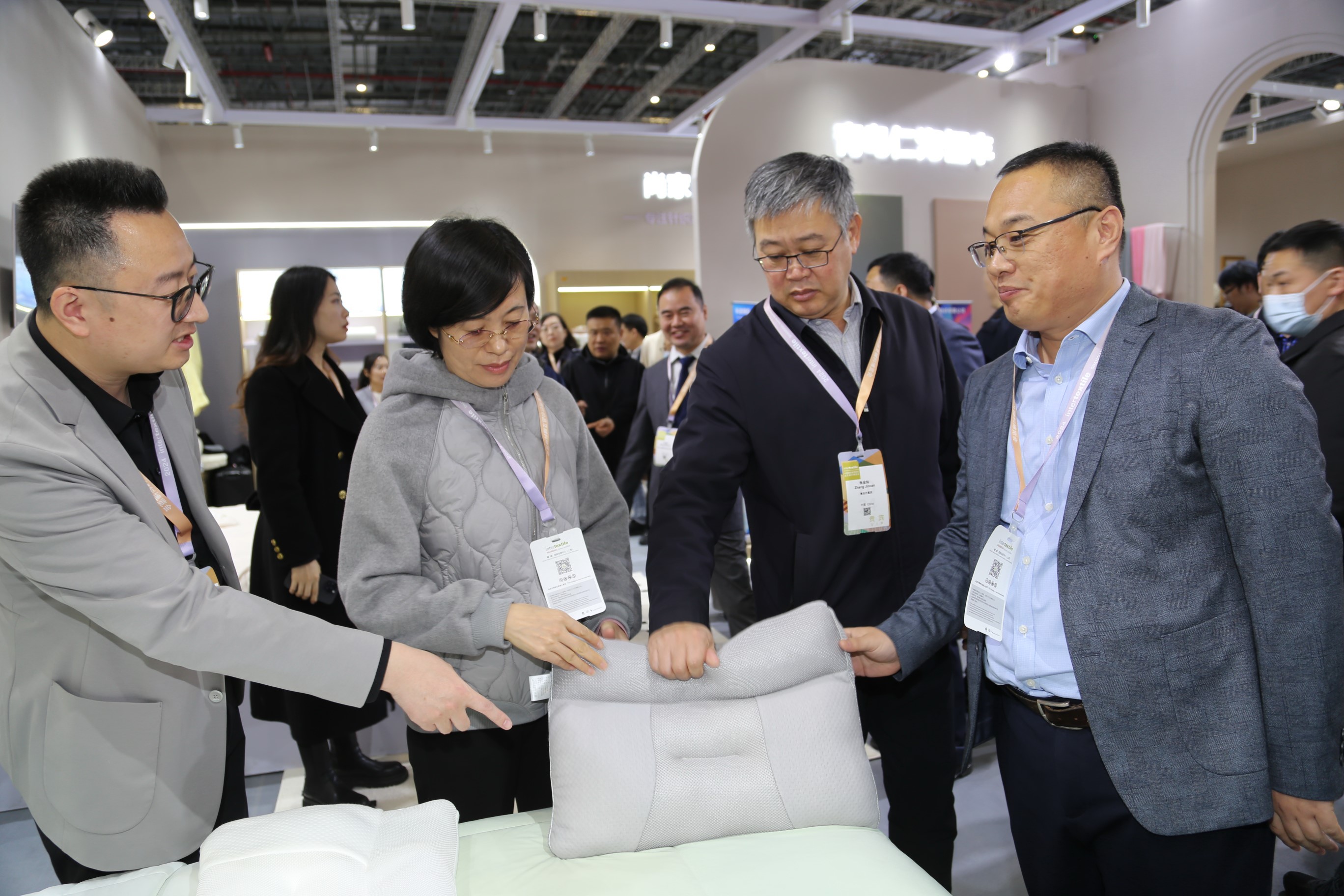 青島組團參加intertextile家紡展，副市長趙燕一行蒞臨考察