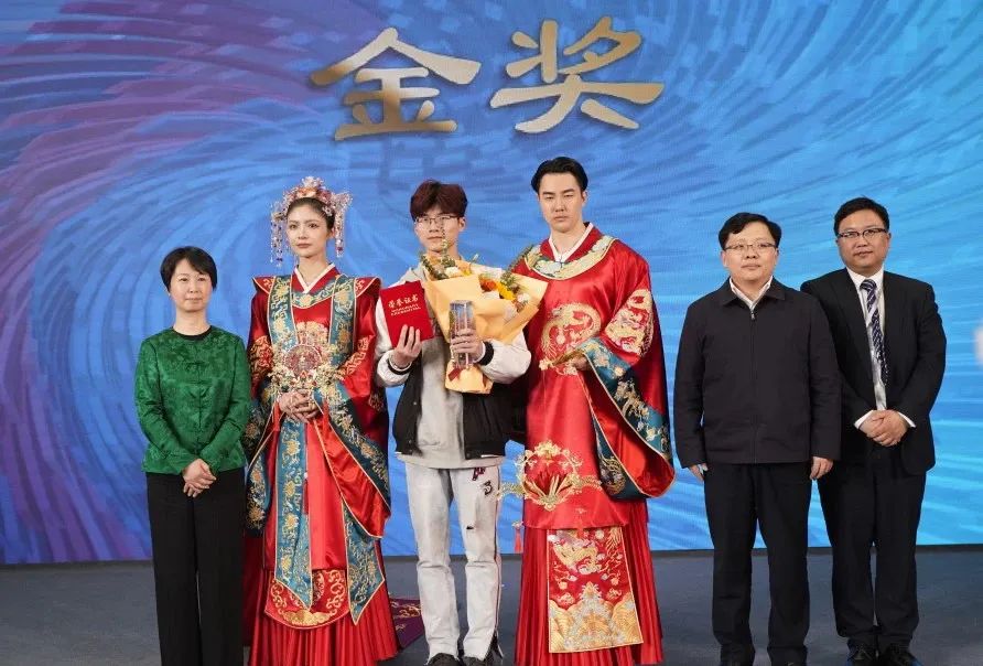 &ldquo;虎丘婚紗城杯&middot;2023江蘇省服裝院校學(xué)生設(shè)計大賽&rdquo;圓滿落幕！