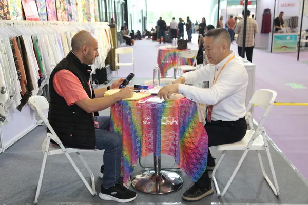 向&ldquo;新&rdquo;而生 逐&ldquo;質(zhì)&rdquo;而行！2024中國(guó)紹興柯橋國(guó)際紡博會(huì)（春季） 隆重開(kāi)幕