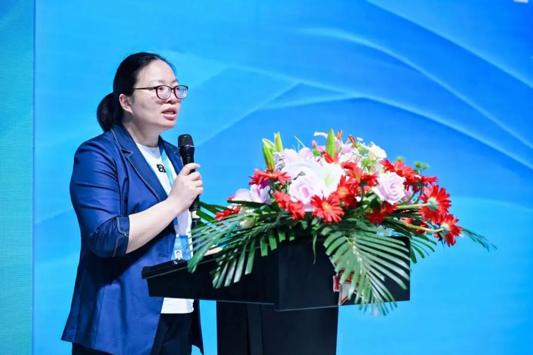 好面料在柯橋聚集2024中國面料之星啟動儀式暨知名服飾品牌趨勢交流分享會在紹興國際會展中心成功舉辦。