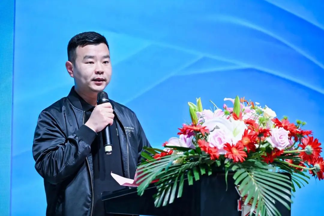 好面料在柯橋聚集2024中國面料之星啟動儀式暨知名服飾品牌趨勢交流分享會在紹興國際會展中心成功舉辦。