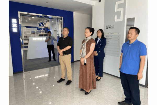 強(qiáng)強(qiáng)聯(lián)合，集萃纖維研究所與南京化纖達(dá)成戰(zhàn)略合作，共謀纖維創(chuàng)新篇章