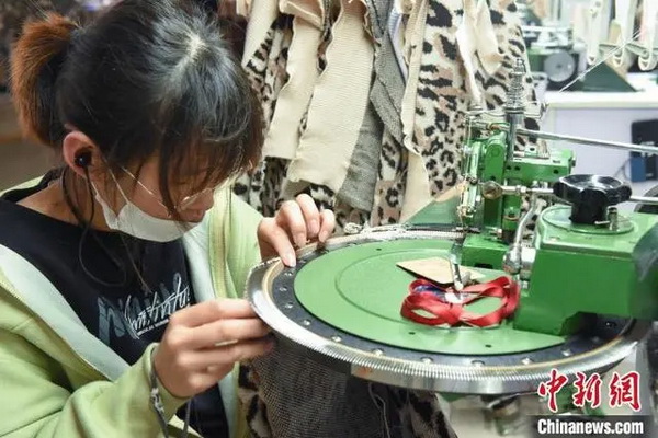 中國(guó)北方毛衫名城&middot;海陽(yáng)-&ldquo;智織&rdquo;毛衫俏銷海外