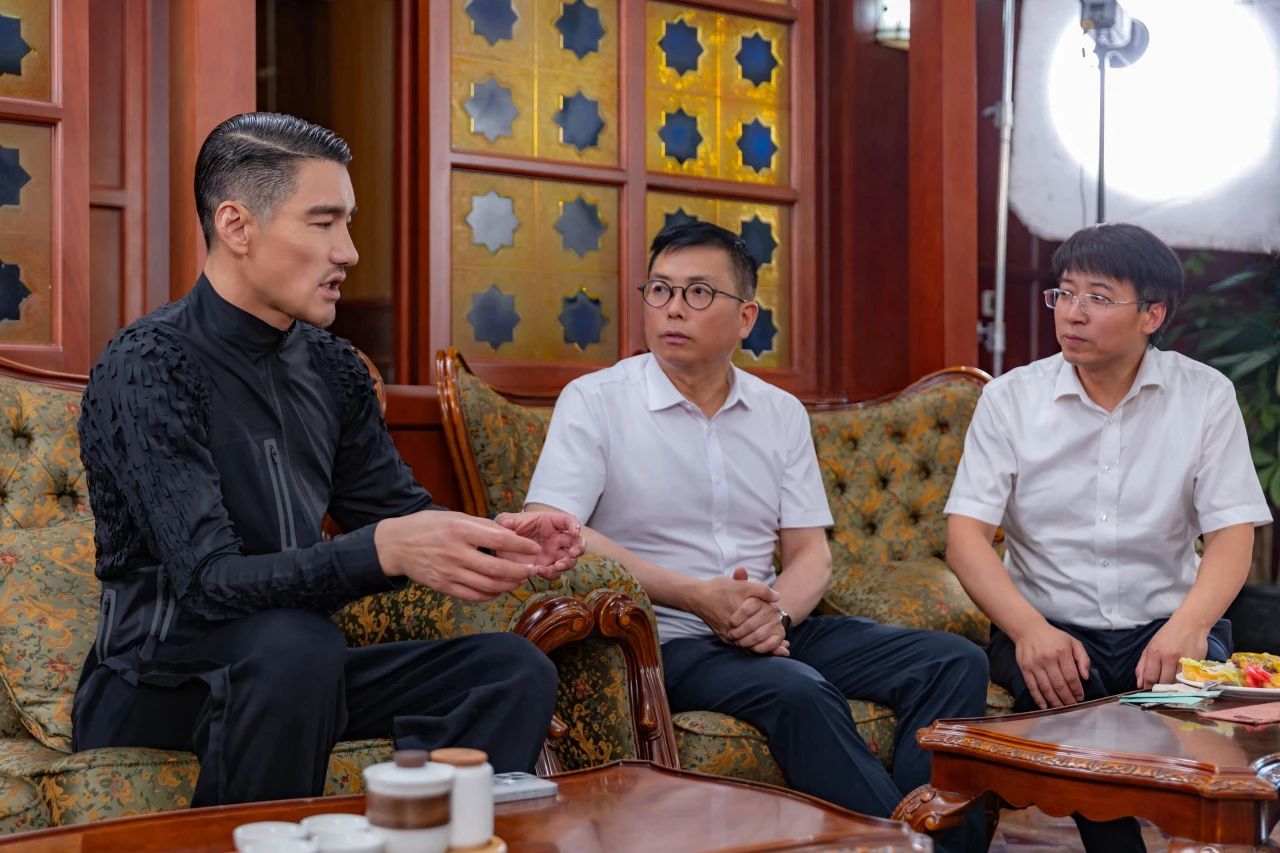 兵哥對(duì)話天津時(shí)裝周 | 中國(guó)首席超模胡兵親臨著名愛(ài)國(guó)實(shí)業(yè)家宋棐卿先生辦公樓共話東方時(shí)尚新生力