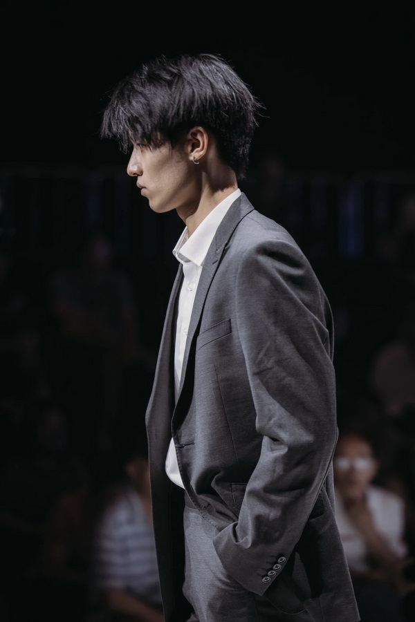 致力于打造民族定制品牌！艾思萊薩新品在天津時(shí)裝周圓滿發(fā)布