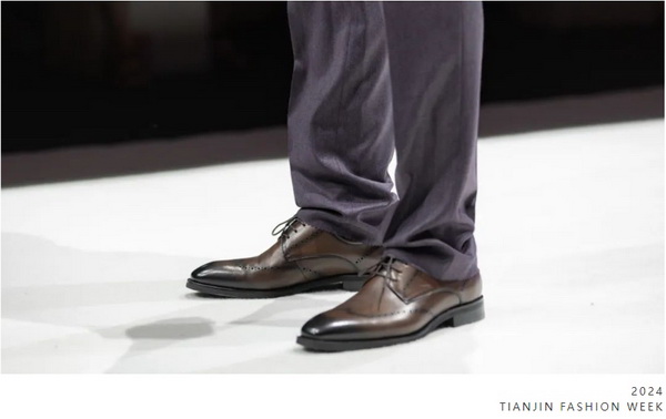 致力于打造民族定制品牌！艾思萊薩新品在天津時(shí)裝周圓滿發(fā)布