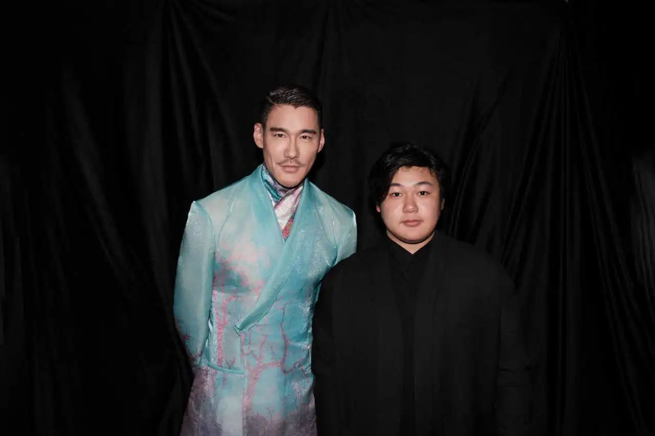 東方美學(xué)潤(rùn)T臺(tái)，國(guó)風(fēng)時(shí)尚卷津城&mdash;&mdash;中國(guó)首席超模胡兵驚艷亮相抵羊&middot;2024天津時(shí)裝周