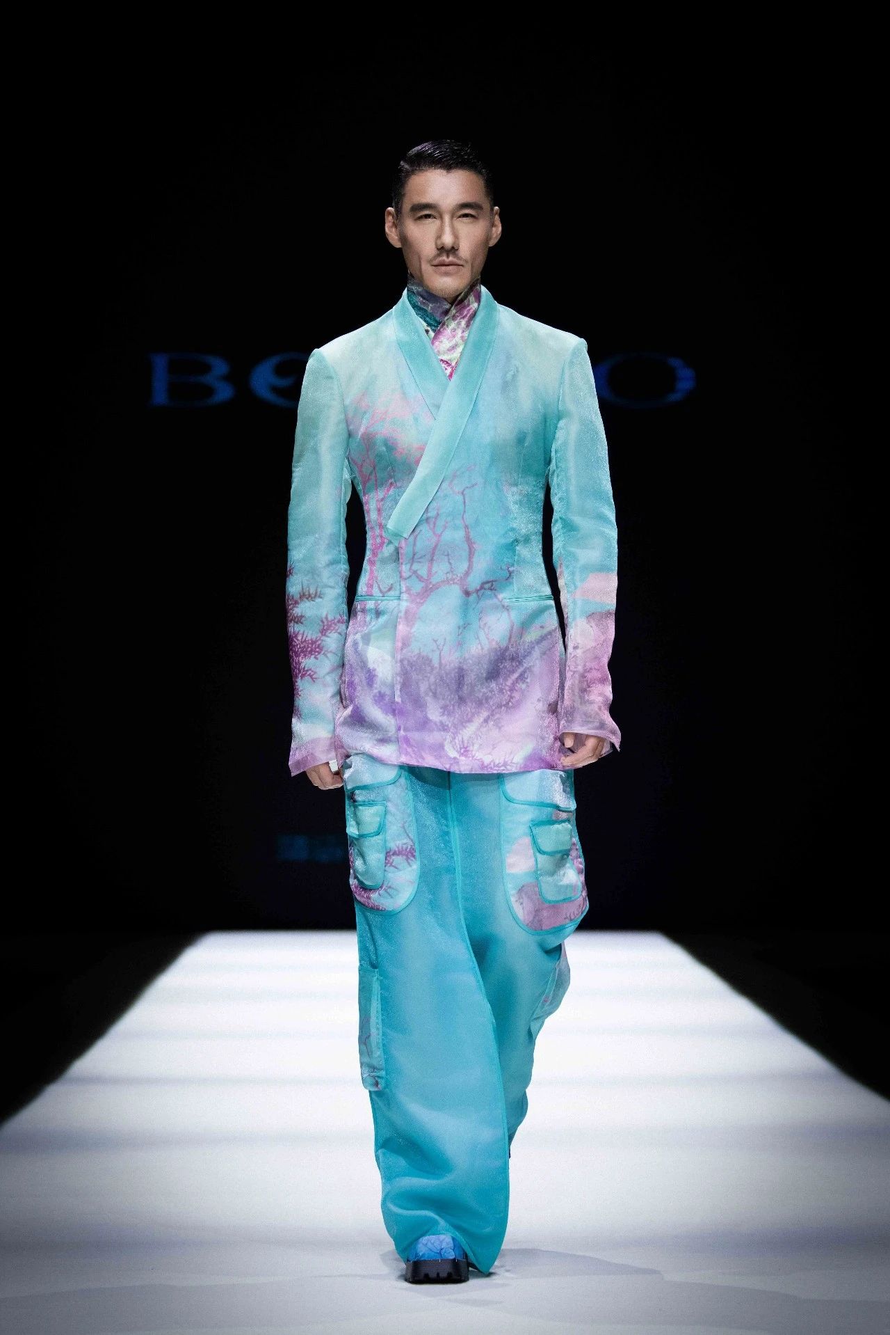 胡兵領(lǐng)銜，BOTAO國風(fēng)&middot;星漢時裝秀在天津時裝周上演