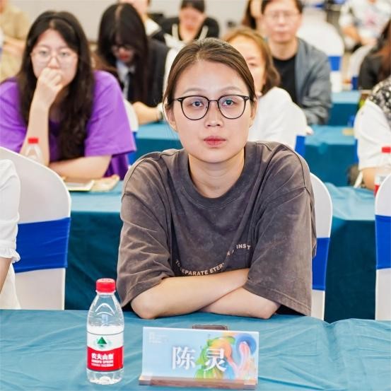 把握展陳設計前沿趨勢，柯橋天天時尚為紡企提供展廳升級實用指南！