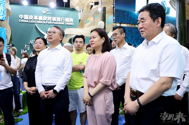 掀動秋冬風(fēng)潮 領(lǐng)航時尚巨輪 第三十一屆海寧中國皮革博覽會開幕