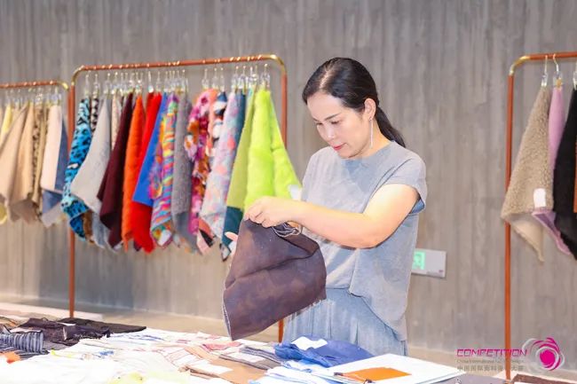 中國流行面料如何煥新當(dāng)代設(shè)計？聯(lián)動雅瑩集團，這場評審會為好創(chuàng)意持續(xù)加碼