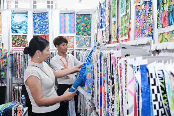 &ldquo;泳&rdquo;動(dòng)興城！2024東北亞（興城）國(guó)際泳裝博覽會(huì)開幕