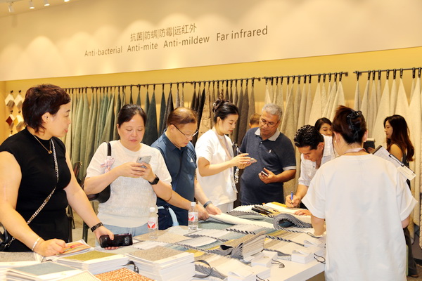 7A家具面料亮相2024intertextile秋冬家紡展，引起圍觀
