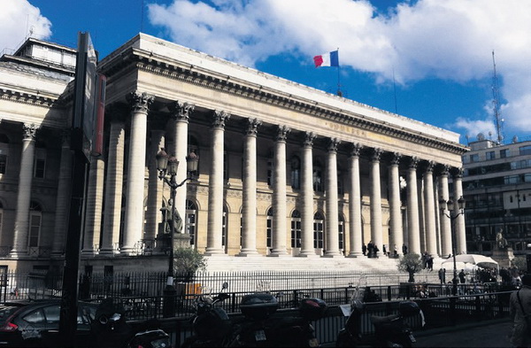 乘風(fēng)馭海，踏浪而升，鄂爾多斯市羊絨時尚日強勢登陸巴黎時裝周