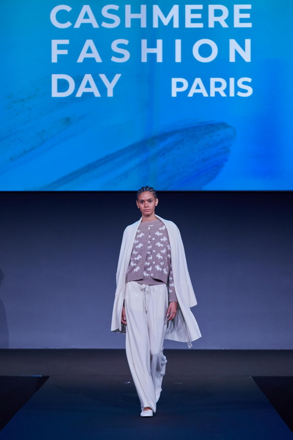 乘風(fēng)馭海，踏浪而升，鄂爾多斯市羊絨時尚日強勢登陸巴黎時裝周