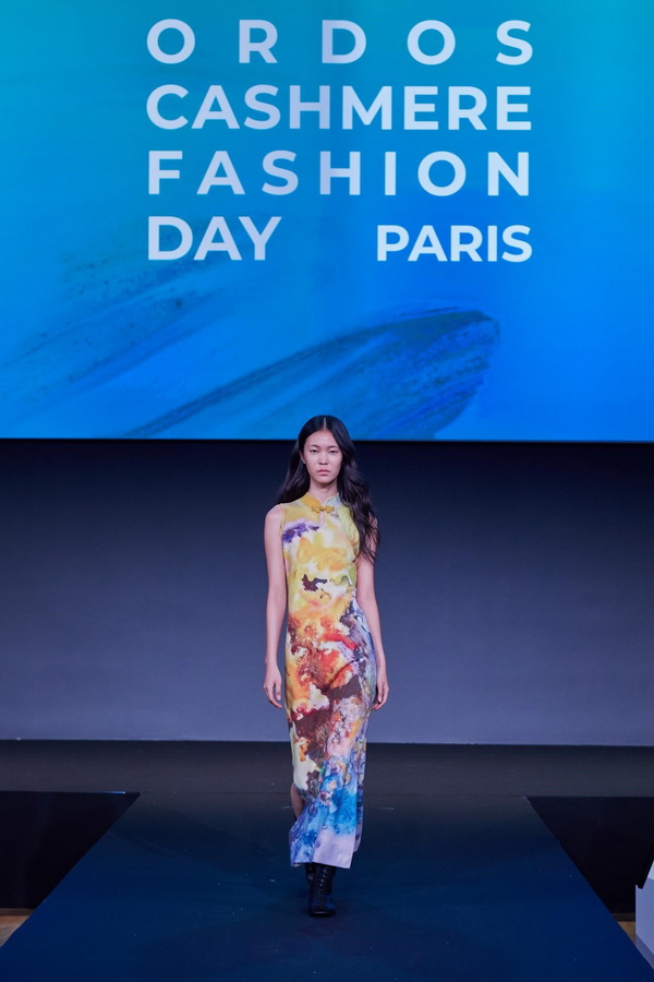 乘風(fēng)馭海，踏浪而升，鄂爾多斯市羊絨時尚日強勢登陸巴黎時裝周