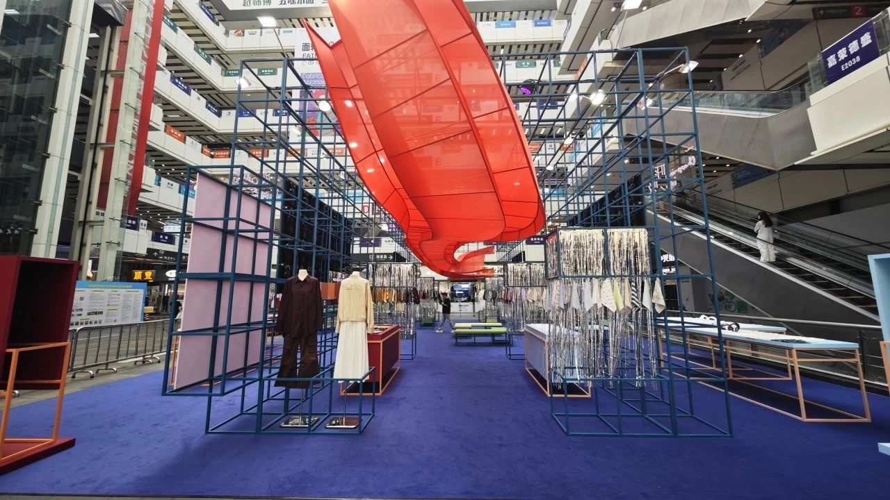 釋放靈感，引領(lǐng)潮流！2025/26秋冬中國(guó)紡織面輔料流行趨勢(shì)在廣州國(guó)際輕紡城精彩發(fā)布！