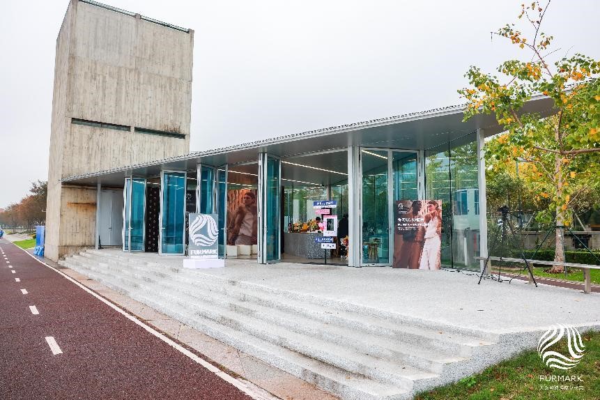 國際毛皮協(xié)會(huì)IFF定制禮物來襲，是時(shí)尚博主們整個(gè)愛住的天然皮草單品！