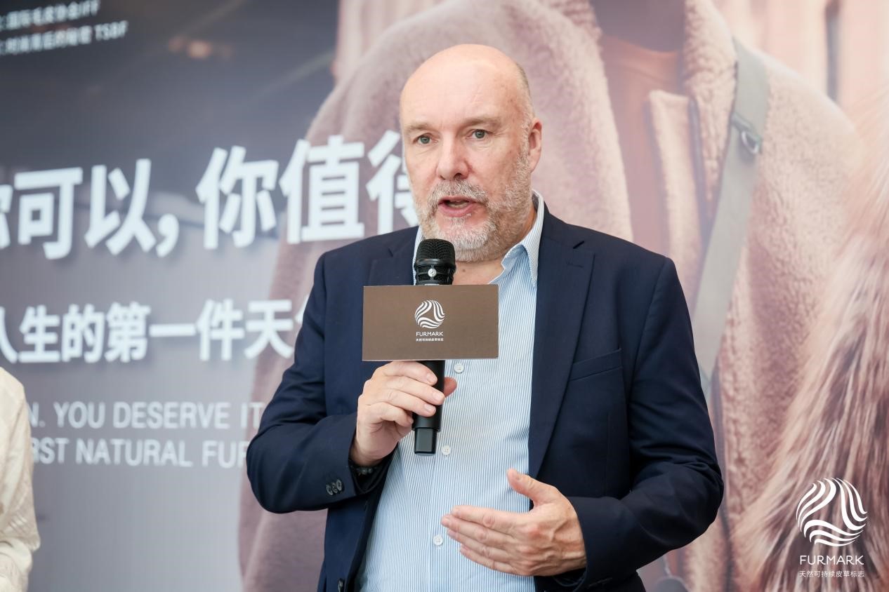 國際毛皮協(xié)會(huì)IFF定制禮物來襲，是時(shí)尚博主們整個(gè)愛住的天然皮草單品！