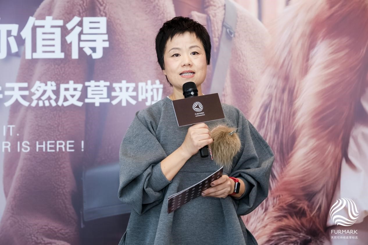 國際毛皮協(xié)會(huì)IFF定制禮物來襲，是時(shí)尚博主們整個(gè)愛住的天然皮草單品！