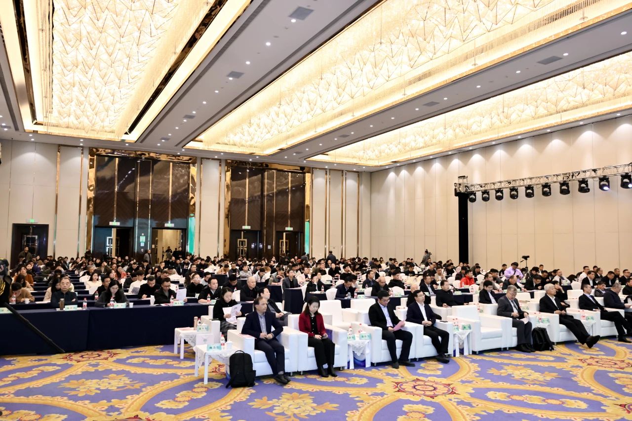 “數(shù)實(shí)融合 織造未來”--第一屆中國紡織行業(yè)數(shù)字化轉(zhuǎn)型大會(huì)在紹興柯橋舉行